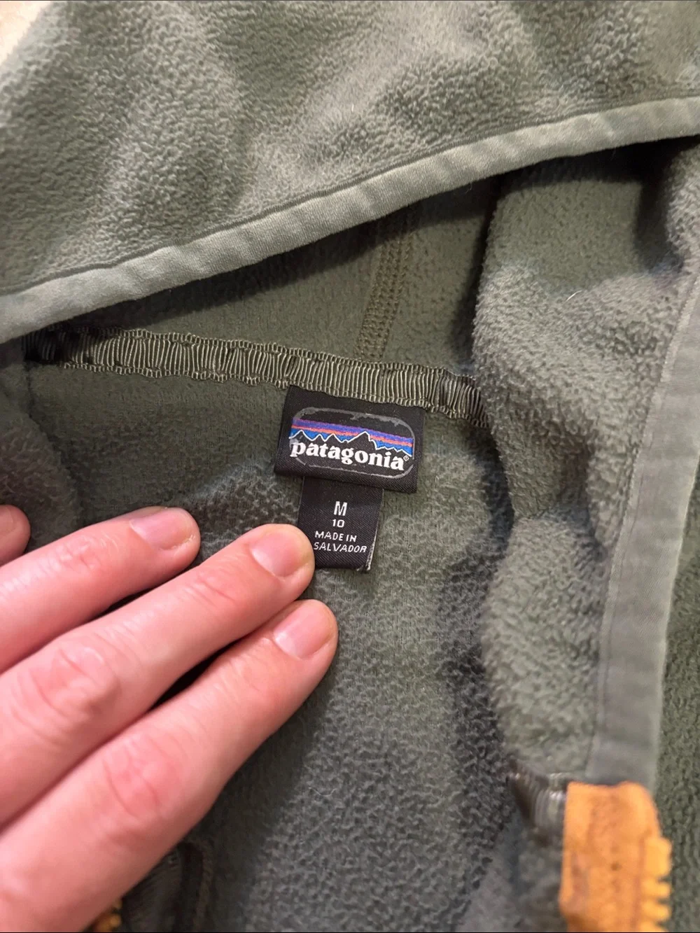 Patagonia kids Two-Tone Green and Tan Full-Zip Hooded Fleece, size 10